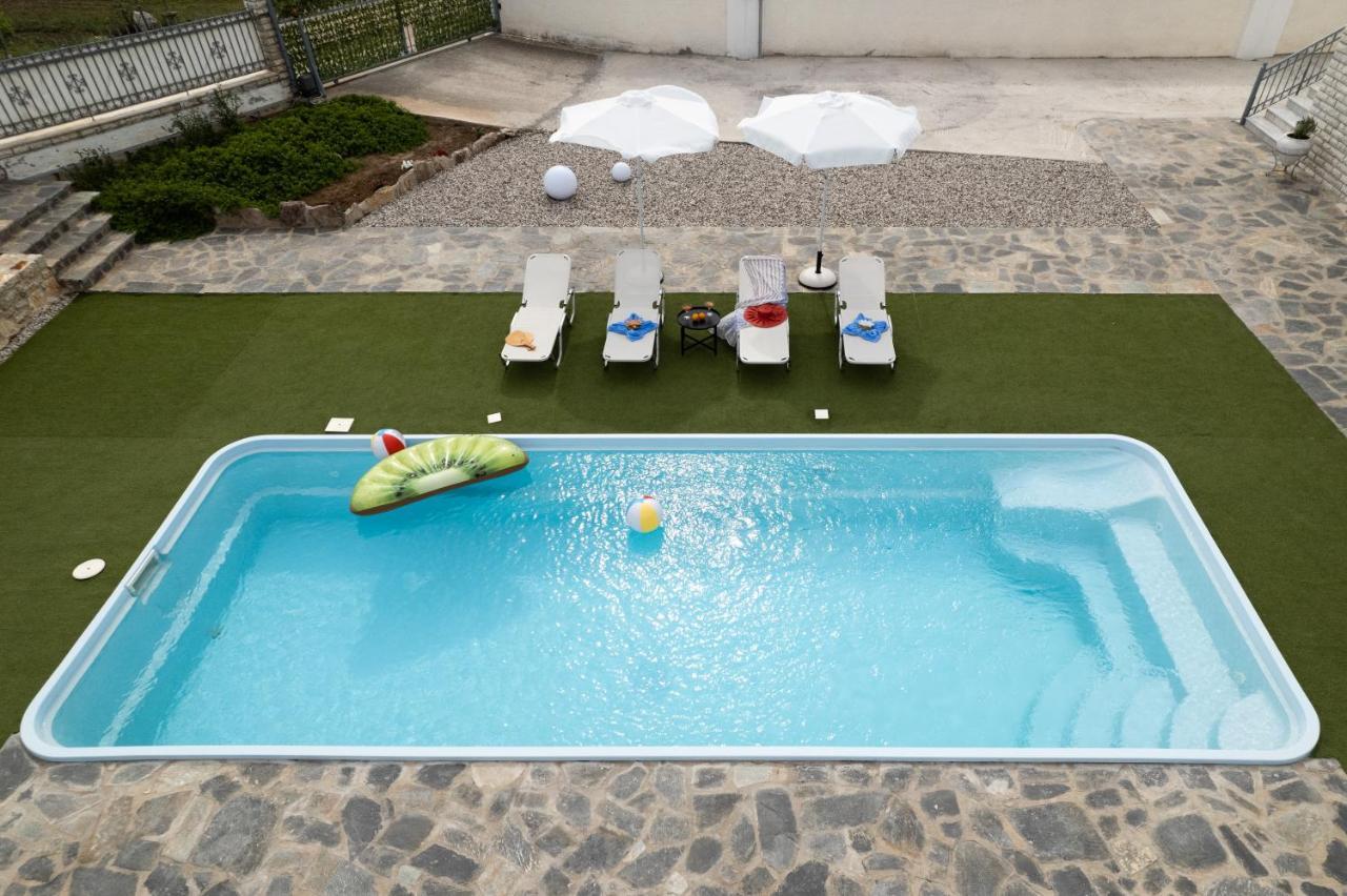 Villa Ero Argos Bagian luar foto